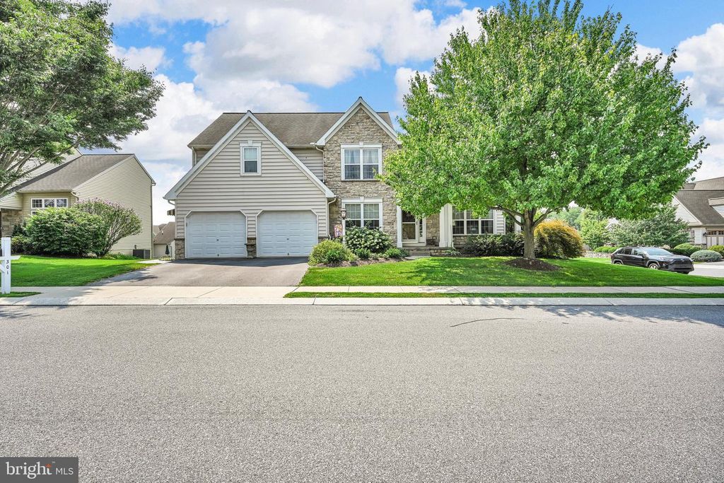 301 HOLLOW VW, Manheim, PA 17545