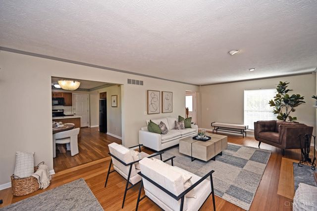 2560 Coveyrun Court, Cincinnati, OH 45230