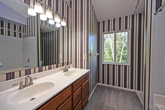 2560 Coveyrun Court, Cincinnati, OH 45230