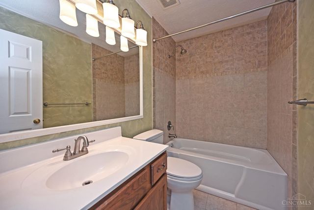 2560 Coveyrun Court, Cincinnati, OH 45230