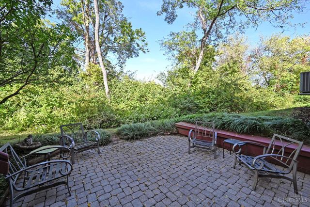 2560 Coveyrun Court, Cincinnati, OH 45230