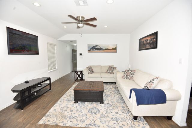 16684 Lonely Pines Drive, Conroe, TX 77302