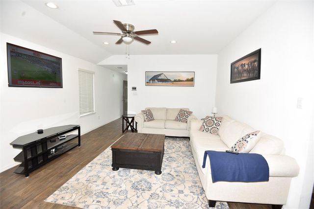 16684 Lonely Pines Drive, Conroe, TX 77302