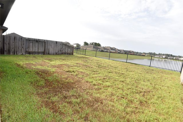 16684 Lonely Pines Drive, Conroe, TX 77302