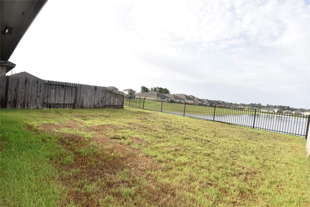 16684 Lonely Pines Drive, Conroe, TX 77302