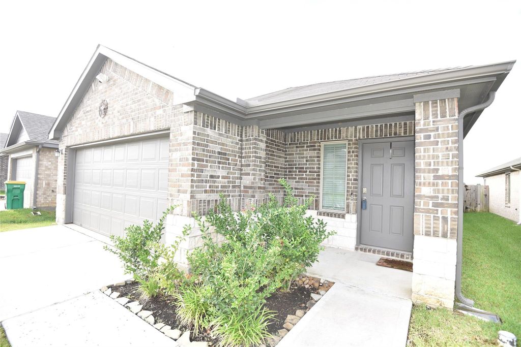 16684 Lonely Pines Drive, Conroe, TX 77302