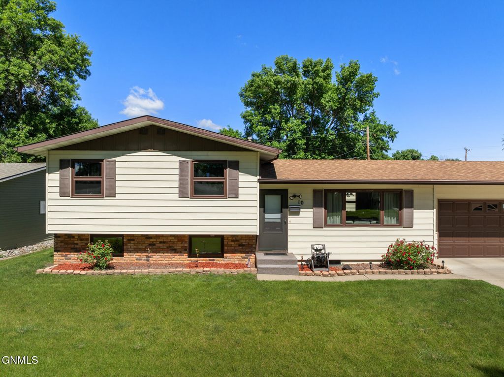 10 22nd Street SW, Minot, ND 58701 photo 3