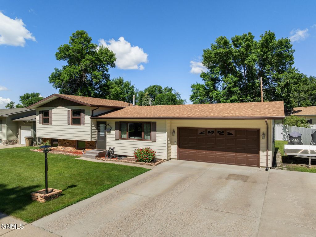 10 22nd Street SW, Minot, ND 58701 photo 5