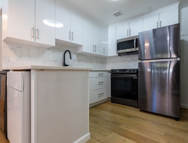 186 Lexington St 3, Watertown, MA 02472