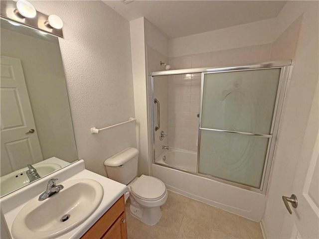 823 Devon Drive, Lee's Summit, MO 64064