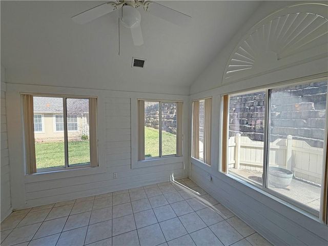 823 Devon Drive, Lee's Summit, MO 64064