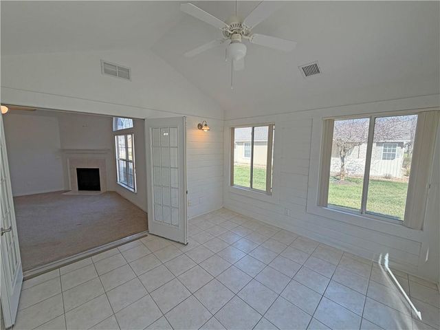 823 Devon Drive, Lee's Summit, MO 64064