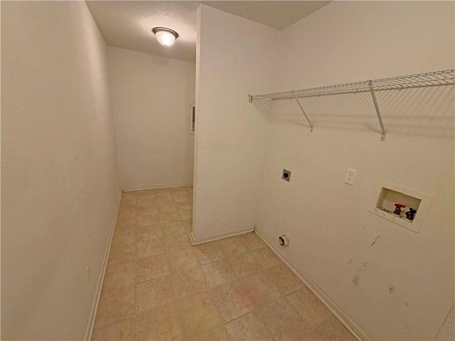 823 Devon Drive, Lee's Summit, MO 64064