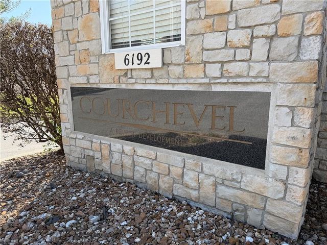 823 Devon Drive, Lee's Summit, MO 64064