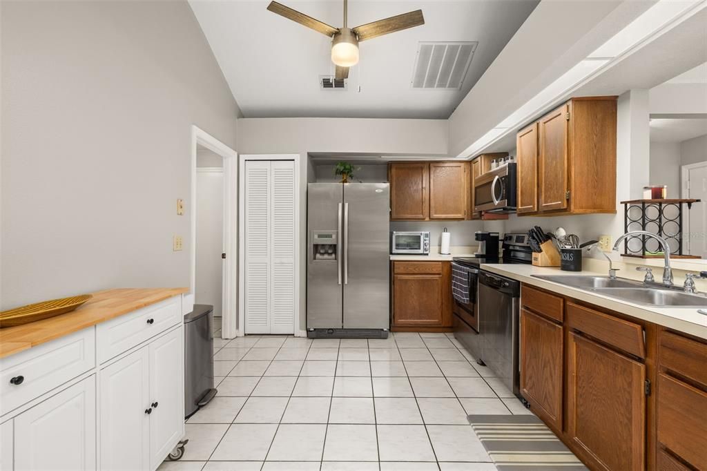 Image 13 of property listing at 2259 DOULTON DRIVE, Orlando, FL 32812