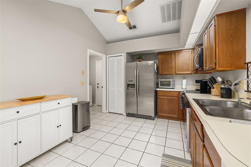 Image 15 of property listing at 2259 DOULTON DRIVE, Orlando, FL 32812