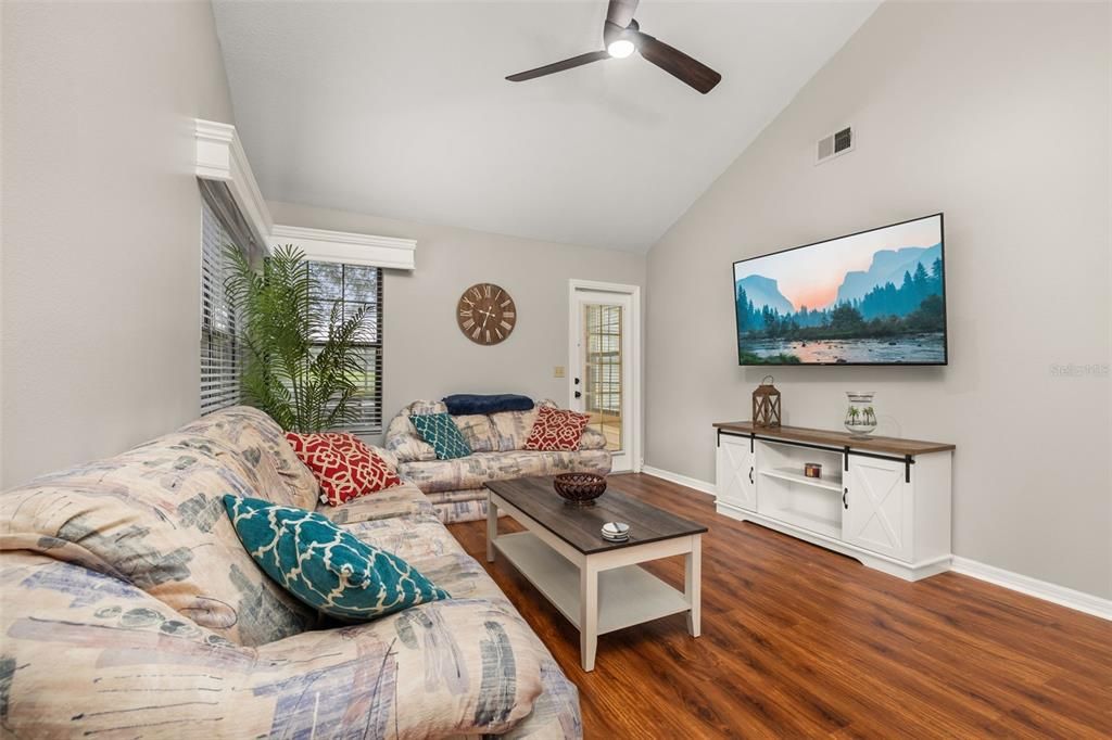 Image 24 of property listing at 2259 DOULTON DRIVE, Orlando, FL 32812