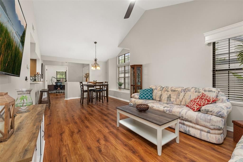 Image 25 of property listing at 2259 DOULTON DRIVE, Orlando, FL 32812