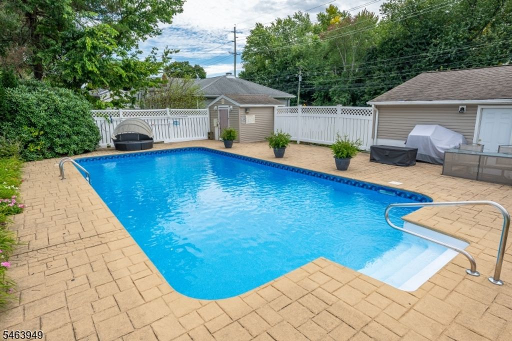 1555 Ratzer Rd, Wayne Twp., NJ 07470 — photo 2