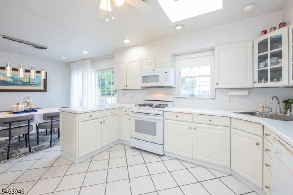 1555 Ratzer Rd, Wayne Twp., NJ 07470 — photo 3