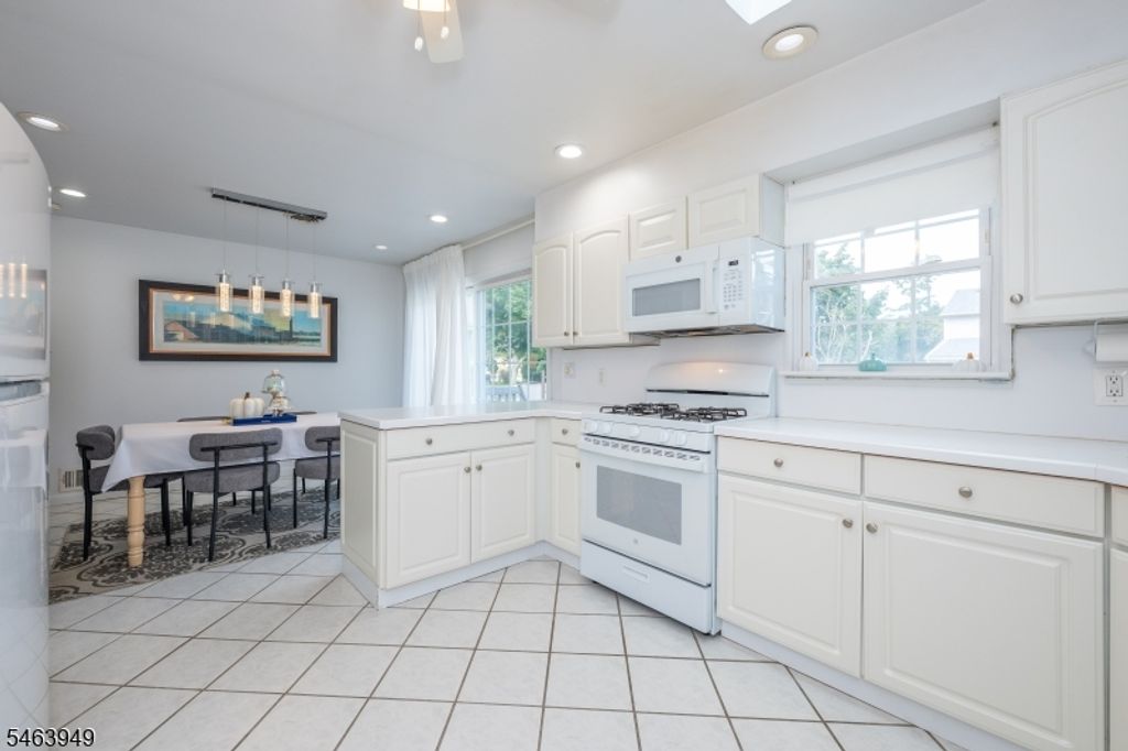 1555 Ratzer Rd, Wayne Twp., NJ 07470 — photo 4