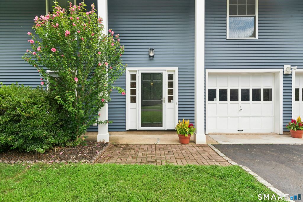 20 Lincoln Drive, New Canaan, CT 06840
