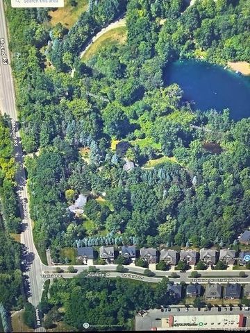 5926 Hunters Ridge Drive, Washington, MI 48094