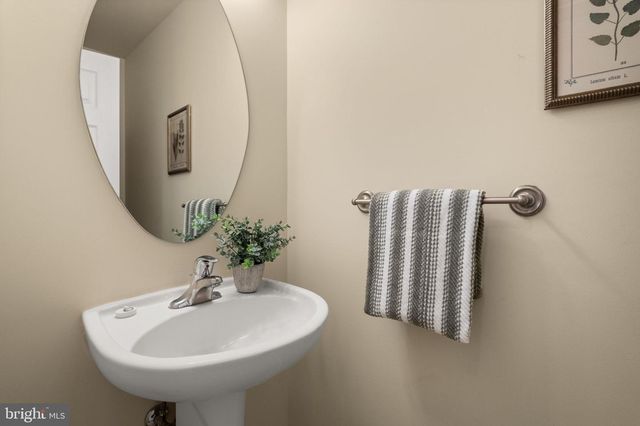 1702 LAKESIDE DR, Harpers Ferry, WV 25425
