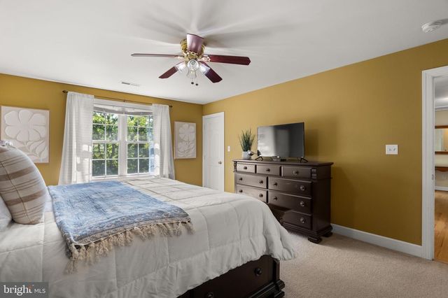 1702 LAKESIDE DR, Harpers Ferry, WV 25425