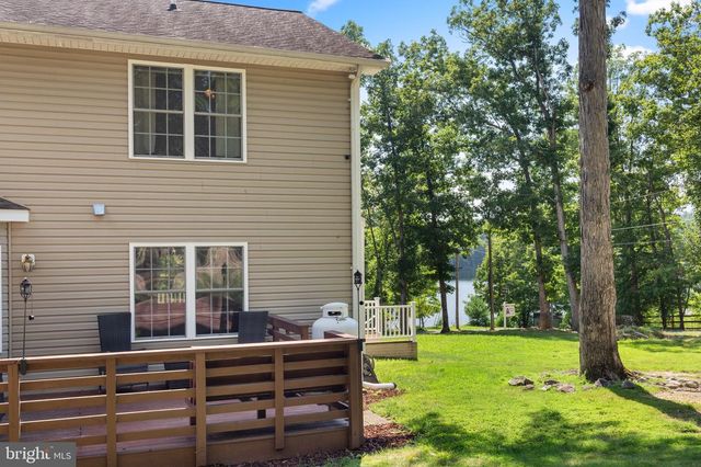 1702 LAKESIDE DR, Harpers Ferry, WV 25425