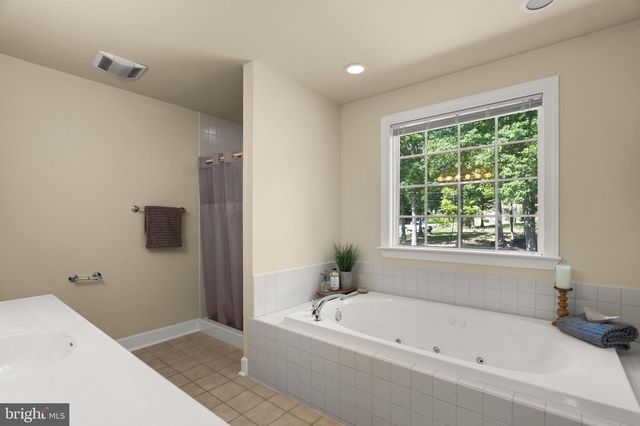 1702 LAKESIDE DR, Harpers Ferry, WV 25425