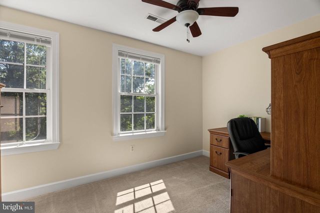 1702 LAKESIDE DR, Harpers Ferry, WV 25425