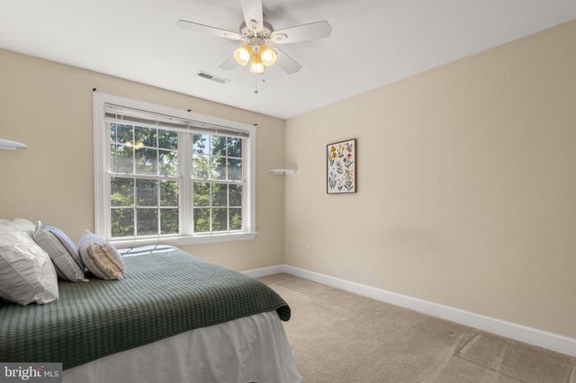 1702 LAKESIDE DR, Harpers Ferry, WV 25425