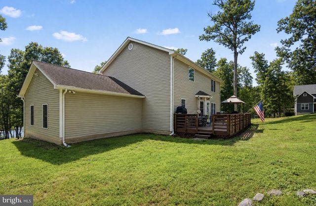 1702 LAKESIDE DR, Harpers Ferry, WV 25425
