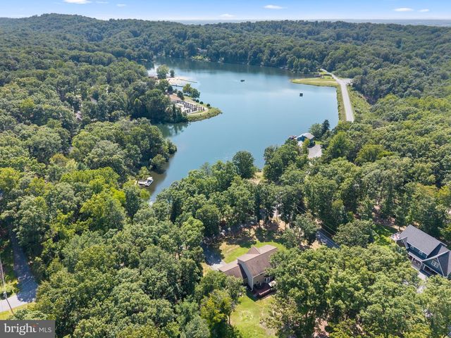 1702 LAKESIDE DR, Harpers Ferry, WV 25425