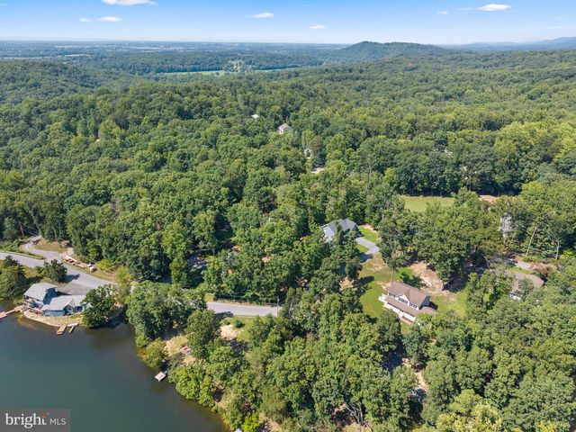 1702 LAKESIDE DR, Harpers Ferry, WV 25425