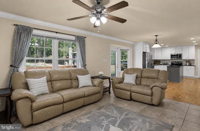 1702 LAKESIDE DR, Harpers Ferry, WV 25425
