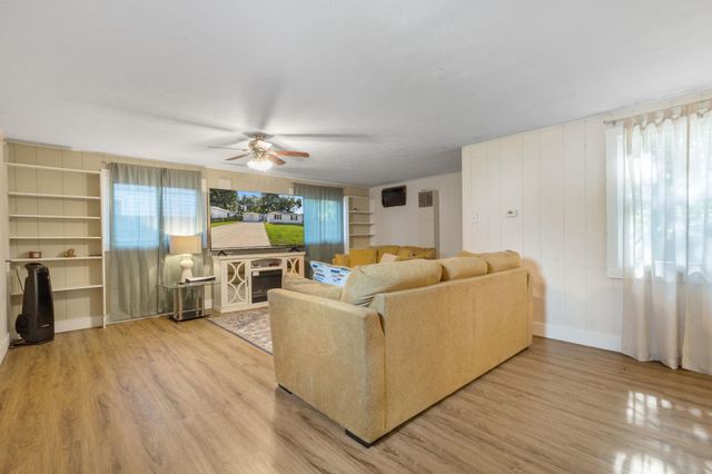 317 Preston Drive, South Bend, IN 46615