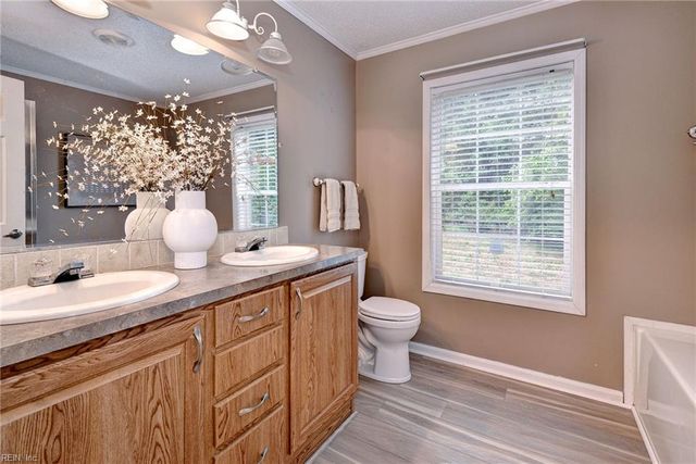 3154 Pond LN, Gloucester, VA 23061