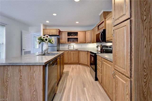 3154 Pond LN, Gloucester, VA 23061