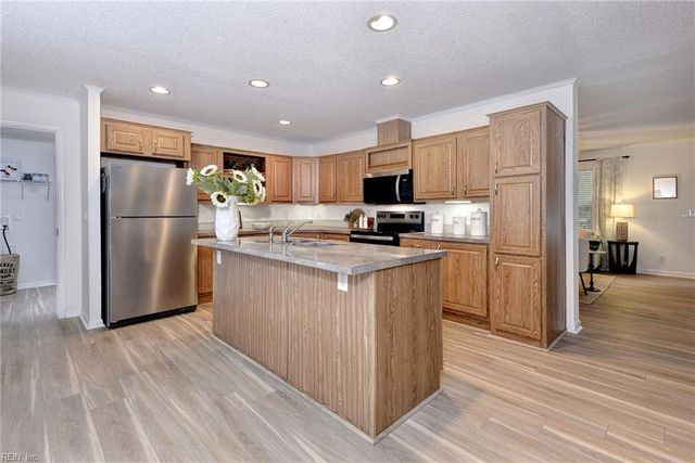 3154 Pond LN, Gloucester, VA 23061