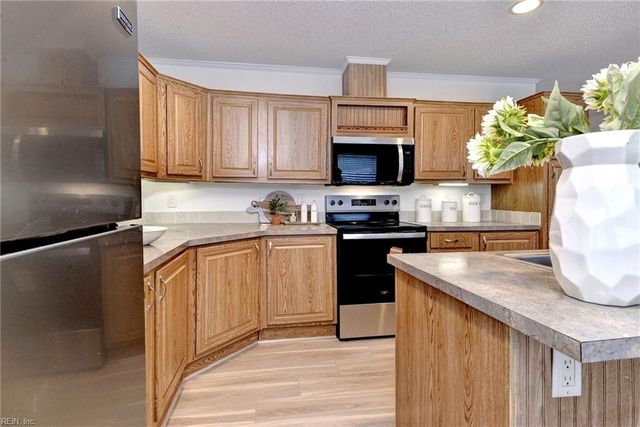 3154 Pond LN, Gloucester, VA 23061