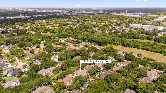 919 Ivy Parkway Drive, Houston, TX 77077