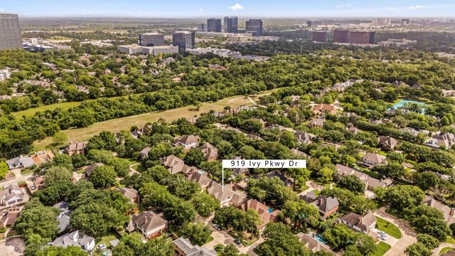 919 Ivy Parkway Drive, Houston, TX 77077