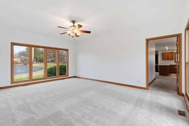 18302 HUNTERS RIDGE CT., Boonville, MO 65233