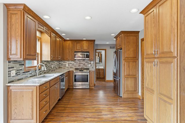 18302 HUNTERS RIDGE CT., Boonville, MO 65233