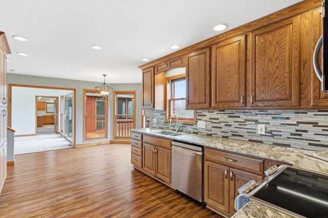 18302 HUNTERS RIDGE CT., Boonville, MO 65233