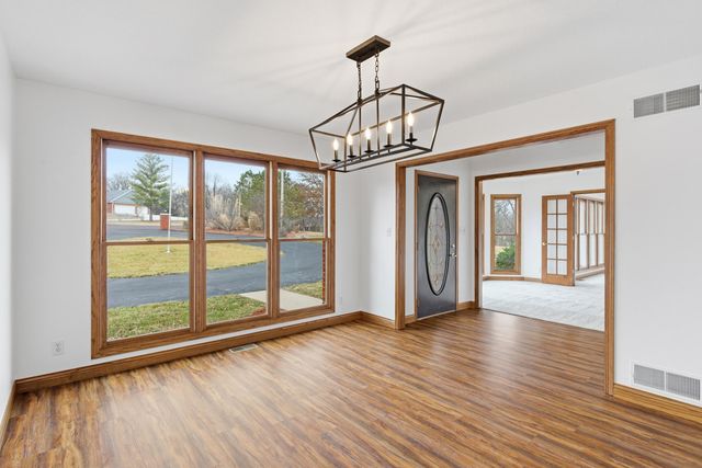 18302 HUNTERS RIDGE CT., Boonville, MO 65233