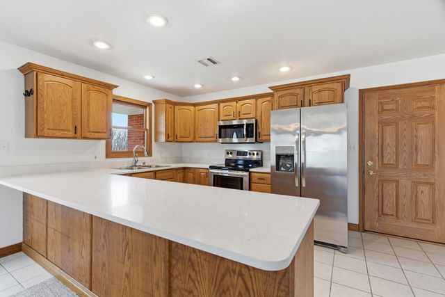 18302 HUNTERS RIDGE CT., Boonville, MO 65233