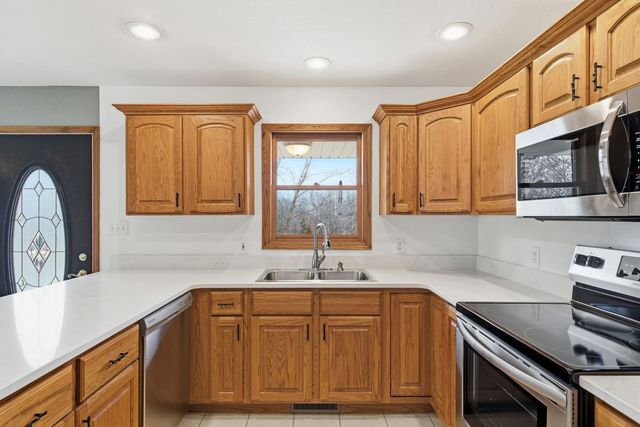 18302 HUNTERS RIDGE CT., Boonville, MO 65233